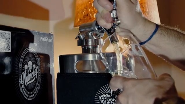 NutriChef-Pressurized-Growler-Tap-System-Stainless-Steel-Mini-Keg-Dispenser-Portable-Kegerator-Kit-Co2-Pressure-Regulator-Keeps-Carbonation-for-Craft-Beer-Draft-and-Homebrew-PKBRTP1005-128oz