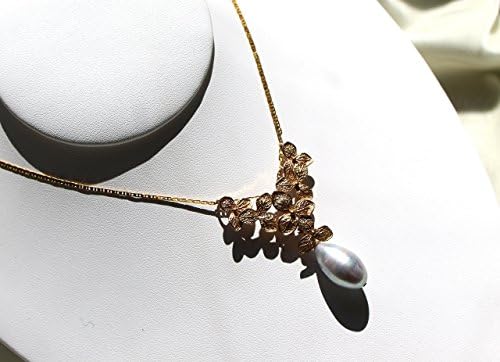 Tahitian pearl gold choker with modern flower centerpiece and beautiful white/grey large South Sea pearl