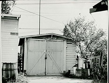 Amazon Waltディズニーthe Mickeyマウスが生まれた古いガレージ In The Year 1928 ポスターアート印刷 12x16 307 Pickyourimage アートフレーム ポスター 通販