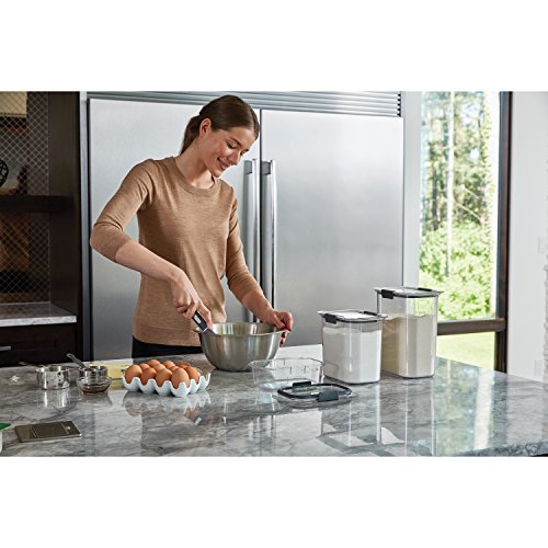 Rubbermaid Brilliance Pantry Airtight Food Storage Container, BPAFree