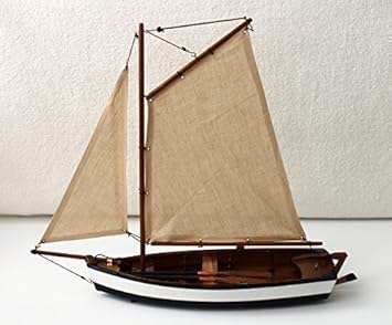 Amazon.de: Segelboot Modell 54x32cm Schiff aus Holz mit Segel Ruder Riemen