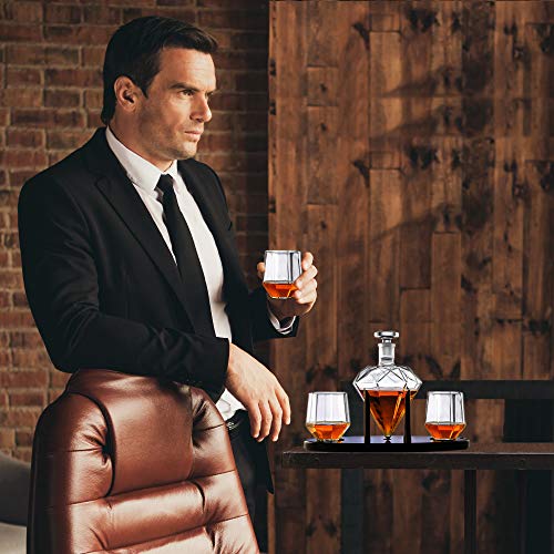 2 Diamond+Whiskey+Decanter+Glasses+Mahogany