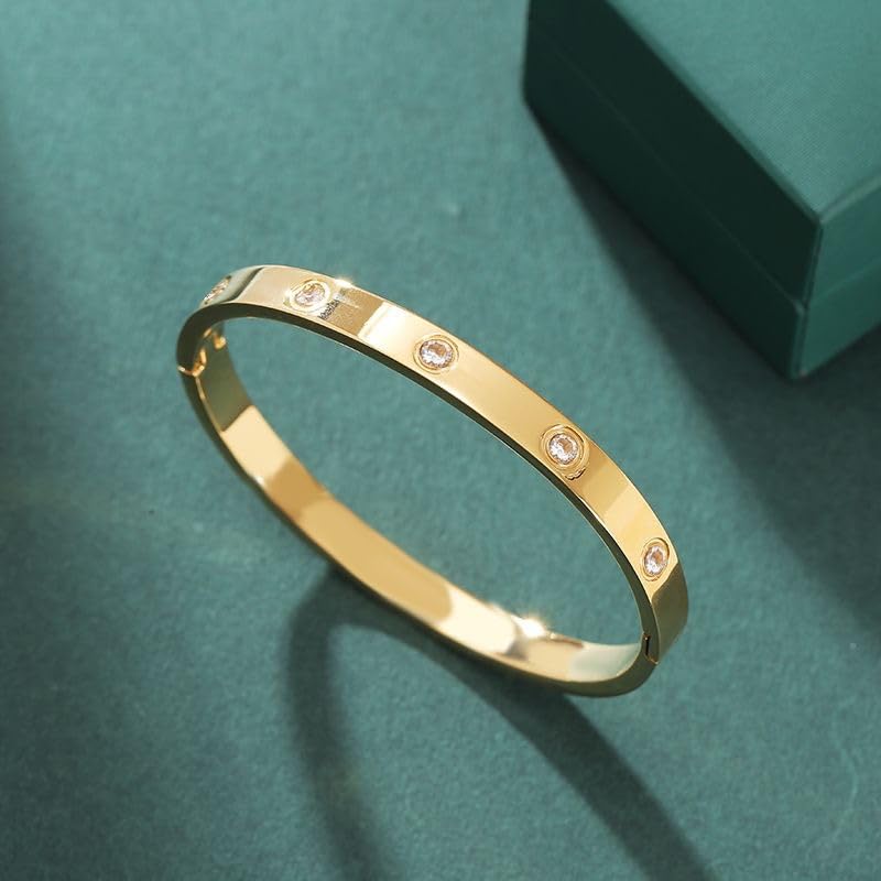 Lamdo 18K Gold Plated Womens Stackable Floral Gold Clover Bracelets Set Love Bangle Bracelets Non Tarnish, Gold Bracelet Set Trendy Jewelry,Gifts for Women's Day and Mother's Day