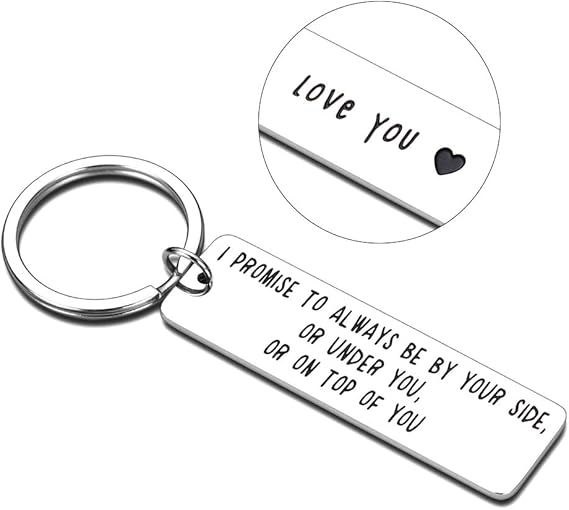 Amazon Co Jp カップルギフトキーホルダー 妻 ガールフレンド 面白い記念日のギフト 結婚式 バレンタインデー 誕生日 プレゼント 男性 女性 彼女 彼 友人 I Love You Hubby Wifey 感謝祭 服 ファッション小物