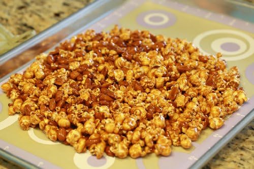 Caramel Coated Popcorn (Hunkey Dorey Caramel Popcorn with Nuts, 1 LB)