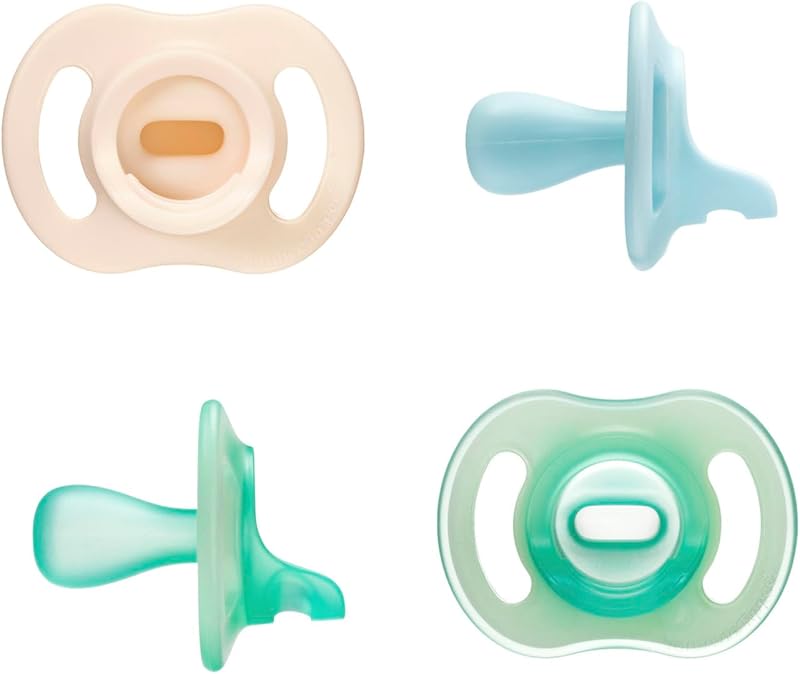 Tommee Tippee Ultra-Light StayPut Day and Night Dummies 0-6m 4-Pack
