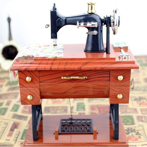 UChic 1PCS Retro Creative Novelty Mini Sewing Machine Style Plastic Musical Boxes Toys Gift for Kid Birthday Gift Home Accessories Vintage Sewing Machine Music Box Table Decoration