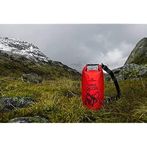 Schnorchelmasken 51 dqX3pzWL. SS300 Du willst Deine Wertgegenstände bei der nächsten Bootsfahrt sicher verstauen, dann ist unser Dry Bag »Seemann« genau der Richtige für Dich. Dry Bags (dt. Trockentaschen) sind die idealen Begleiter, um Dein Gepäck beim nächsten Segeltörn sicher, trocken und wasserfest zu verstauen. Ob Smartphones, Wertsachen oder Kleidung – für jede Gegebenheit gibt es die passende Größe. Farbenfrohe Designs machen unsere Seemannsäcke zu einem perfekten Accessoire für Outdoor-Aktivitäten.
EINSATZGEBIETE: Dry Bags schützen Deine Wertsachen vor Regenschauern, Sand und Schmutz. Egal ob am Strand, auf See, beim Wandern, Skifahren, Camping, Snowboarden, Kanufahren oder Angeln, die wasserdichte Tasche ist Dein Outdoor-Bag für alle Aktivitäten. Wasserdicht und robust! #DoYourOutdoor ist eine Marke der #DoYourSports GmbH.
GRÖSSEN: 2L 5L, 10L 20L 30L oder 40L je nach Bedarf für kleine oder große Reisen geeignet oder einfach wenn Du mit dem Fahrrad oder Motorrad zur Arbeit fährst, schützt der Rucksack Deine Wertsachen vor Nässe, Staub, Schnee und Schmutz.