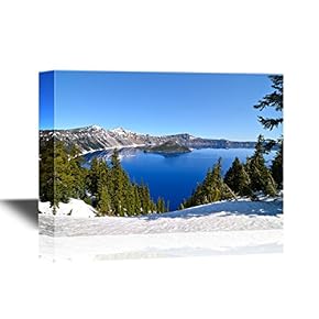 USA Landmarks Gorgeous Crater Lake on a Spring...