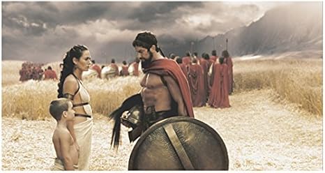 300 Gerard Butler As King Leonidas Looking At Son Standing With Lena Headey As Queen Gorgo 8 X 10 Inch Photo At Amazon S Entertainment Collectibles Store