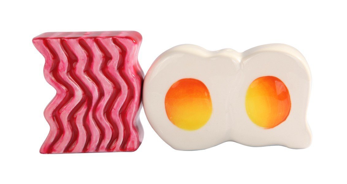 Attractives Magnetic Ceramic Salt Pepper Shakers Bacon and Egg