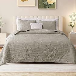 Whale Flotilla 3 Pieces Full Queen Quilt Set Light