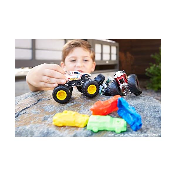 Hot Wheels Monster Trucks, abgefahrene Die-Cast-Fahrzeugen im Maßstab 1:64, mit riesigen Rädern und Bonus-Accessoire, Sammelspaß für ultimative Crashs, Design kann variieren, FYJ44 – Bild 4