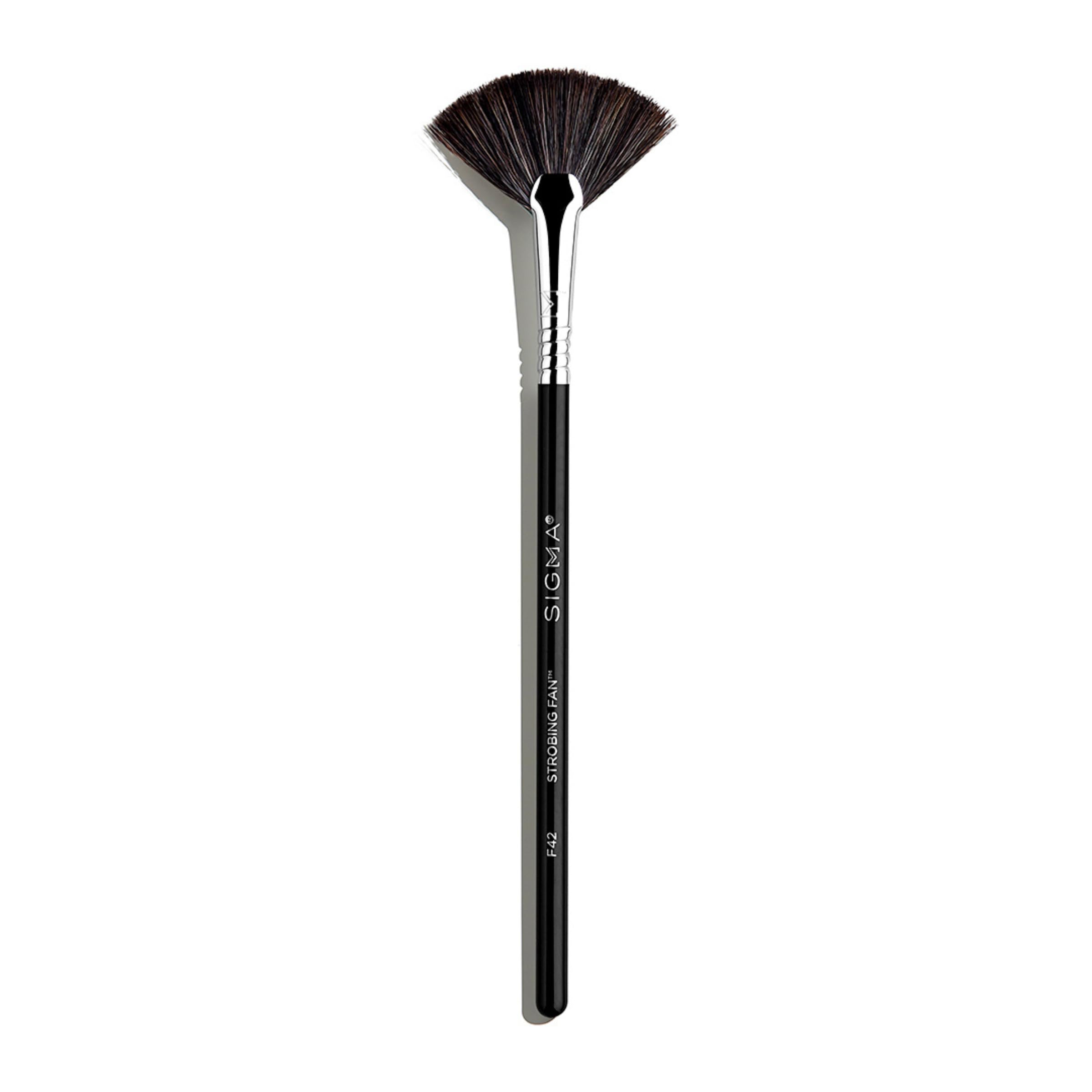 Sigma Beauty Strobing Fan Brush - Soft, Dense Fanned Makeup Brush for Strobe Effect Highlighting - Fan Highlighting Brush - Vegan, Hypoallergenic, Synthetic Makeup Brush