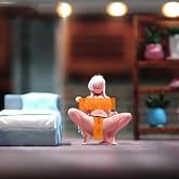 RoofWorld Miniatures Diorama 1/24 1/64 1/43 1/87 Scale Squatting Kneeling Girl Female Scene Figure Doll Action Figure Model for Car Vehicles (Painted, 1:64 Scale)