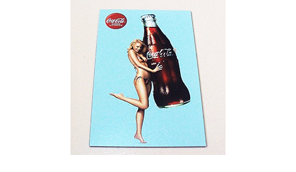 Agilidad Bikini de chica sexy y una botella de Coca Cola ...