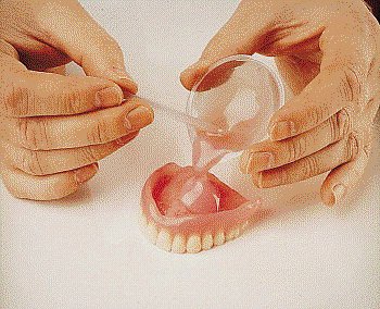 Zahnprotesen-Haftmittel