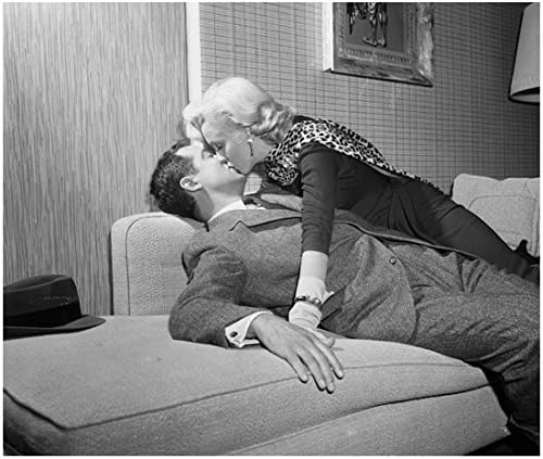 Marilyn Monroe Kissing Lucky Guy On Sofa 8 X 10 Inch Photo At