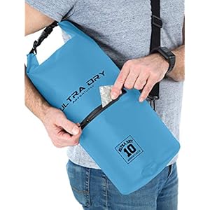 Dry Bag, wasserdichte Tasche, Rucksack, Sack mit Handy-Trockentasche und langem, verstellbarem Schultergurt, ideal für Kajakfahren/Bootfahren/Kanufahren/Rafting/Schwimmen 6 Schnorchelmasken 511cBewSPsL. SS300 100% zuverlässiger Schutz: Wir glauben, dass Ultra Dry Adventurer Dry Bags die besten da draußen sind. Ihre neuen Trockentaschen halten jahrelang und bieten wasserdichten Schutz auch für die härtesten Benutzer.
Vordertasche mit Reißverschluss: Ermöglicht Ihnen einfachen Zugriff auf wichtige Gegenstände, ohne das Hauptfach aufrollen zu müssen, so dass Schlüssel, Messer, Feuerzeuge und andere persönliche Gegenstände unterwegs schnell greifen können. (nur spritzwassergeschützt)
Wasserdichte Handy-Schutzhülle inklusive Premium-Qualität IPX8. Passt und funktioniert hervorragend mit großen und kleinen Smartphones mit Wasserdichtigkeits-Qualität, auf die Sie sich verlassen können, ultra-klare Fenster ermöglichen tolle Fotos und Videos. Vertrauen Sie Ihr Telefon nicht billigen Gratis!