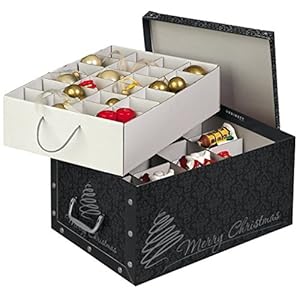 Kreher Weihnachtlicher XL Deko Karton mit Einsätzen für ca. 40 Weihnachtskugeln. Aus stabiler Pappe mit Griffen aus…