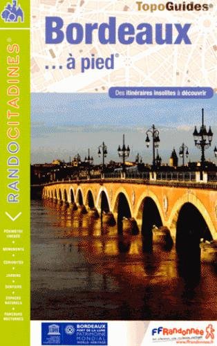 Bordeaux a Pied Itineraires Insolites a Decouvrir: FFR.VI09 by (Paperback)
