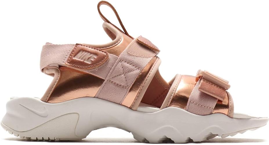 Amazon ナイキ キャニオン W Canyon メタリックレッドブロンズ パーティクルベージュ Cw6211 929 日本国内正規品 26 0cm Nike ナイキ ランニング