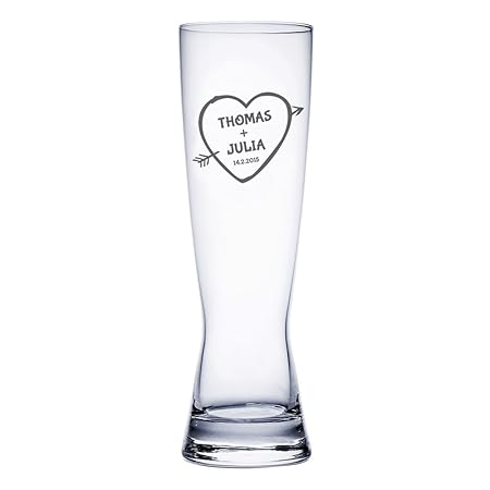 AMAVEL Weizenbierglas mit Gravur - Liebesbeweis - Armors Pfeil durch das Herz - Personalisiert mit Namen und Datum - 0,5l
