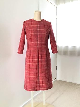 Amazon Co Jp 即決 着物リメイクワンピース ハンドメイド 後ろファスナー 赤紅色系着物柄 裏地なし 七分袖 Mサイズ ホビー