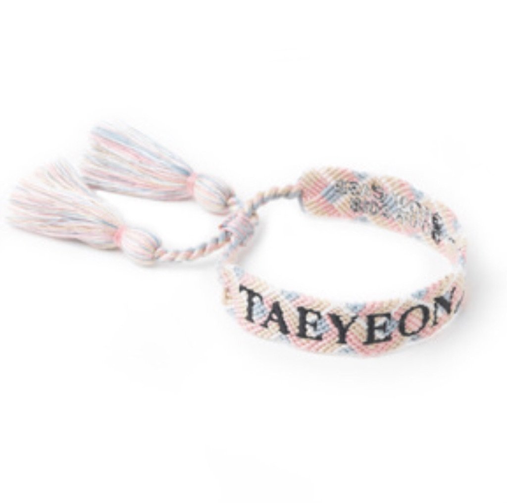 配送員設置送料無料 Taeyeon テヨン Japan Show Case Tour 18 公式グッズ ハンドメイドブレスレット B07dllnzc9 国産 Cms Ghanaguardian Com