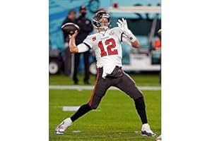 LEGENDS GALLERY Tom Brady Passing During S.B. 55 Tampa Bay Buccaneers 8x10 Photo. Picture.