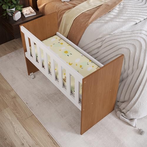 Mini Berço Infantil Nina 2 em 1 Chiqueirinho com Rodízios e Colchão Incluso Portátil Moderno Confortável Seguro Recém-Nascido Bebê Menina Menino Suporte Mosqueteiro (Branco/Freijó)