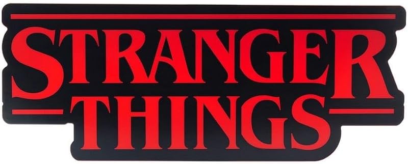 Stranger Things geformt Logo Licht, 30 cm (11,8") breet Wand- oder Stehlamp mat USB- oder Batteriekraaft, Phasë- & Pulsmodi, offiziell lizenzéiert Netflix Merchandise