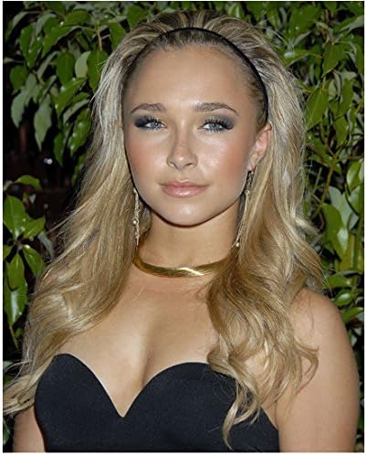 Heroes Hayden Panettiere Close Up With Hair Back 8 X 10 Inch Photo
