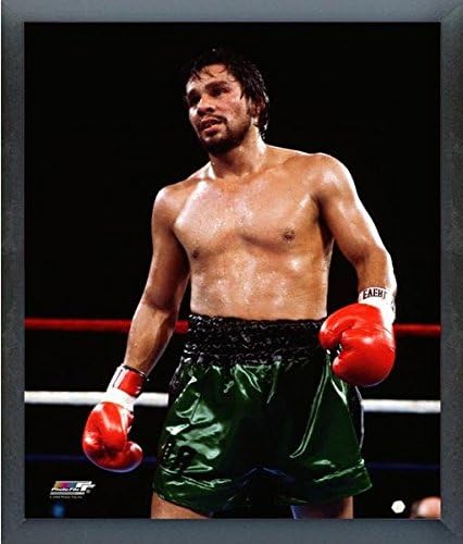 Roberto Duran Boxing Posed Photo (Size: 12" x 15") Framed