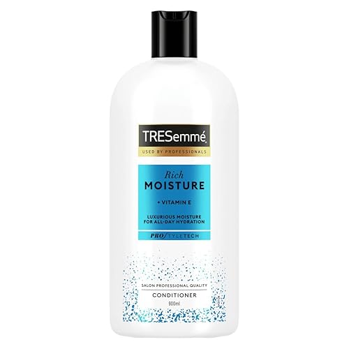 TRESemmé Moisture Rich Conditioner with vitamin E for dry, damaged hair 900 ml