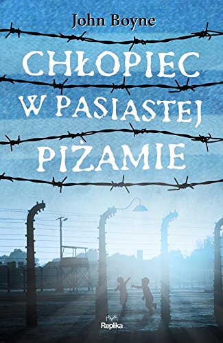 Chlopiec w pasiastej pizamie