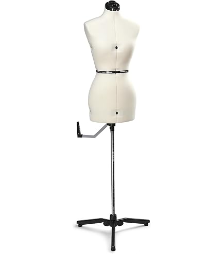 Amazon.com: Displays2go Size 8 Female Mannequin Dress Form with