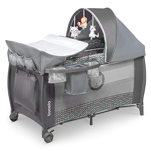 Lionelo Sven Plus Boite 2 En 1 Lit Bebe Lit Bebe Table A Langer Jouets Baldaquin Suspendu Avec Moustiquaire Entree Laterale Supplementaire Rouleaux Mobiles Systeme Lockguard Gris Refurbished Reepeat