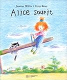 Alice sourit by 