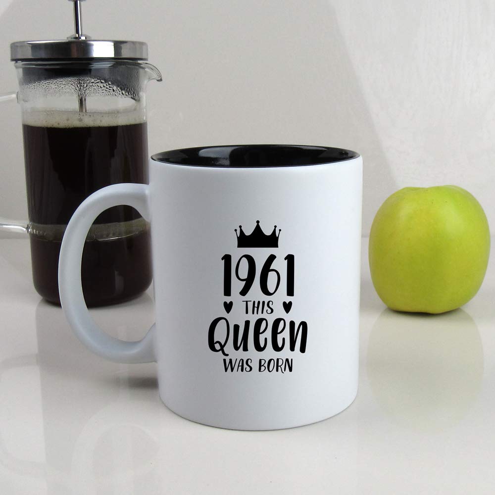 eBuyGB Gift for Mum Engraved Black Reveal Coffee Mug-1961 This Queen was Born Design-350ml Tea Cup, 60th Birthday Women, Her, Ceramic
