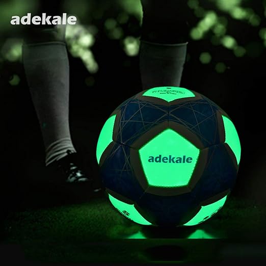 Fútbol Luminoso, Brillo Fluorescente Después del Brillo del Sol ...