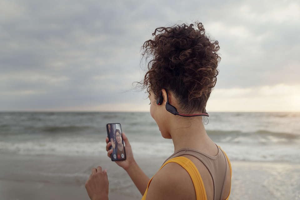 PHILIPS A7607 Bone Conduction Headphones,Wireless Bluetooth Open-Ear Headphones Sound,AI mics,Noise Reduction,9-Hour Battery,Fast Charging,LED Safety Lights,IP66,App Control,Black