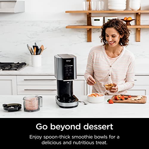 Ninja NC301 CREAMi máquina para hacer helados, para helados, mezclas, batidos, sorbetes, tazones para batidos y más, 7 programas de un solo toque, con (2) recipientes de pinta y tapas, tamaño compacto, perfecto para niños, plateado