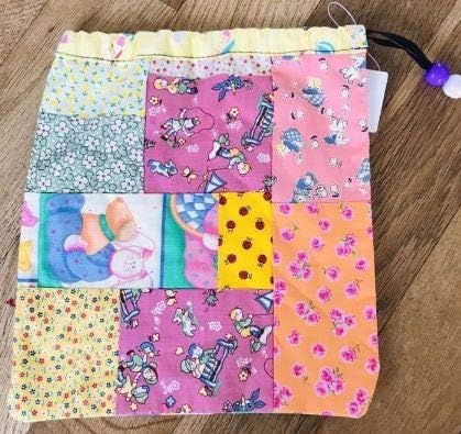 Amazon Co Jp 入学入園準備 ハンドメイド 手作り 巾着 ポーチ 女の子 パッチワーク 通園コップ袋 昭和レトロ 幼稚園 保育園 メルヘン 花柄 ガーリー ホビー 通販