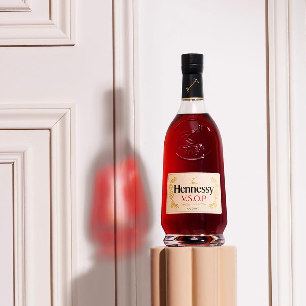Hennessy V.S.O.P Cognac, 70cl, in Geschenkbox | Harmonischer & körperreicher Cognac aus Frankreich | Komplexe Aromen von Eiche, Gewürzen & Früchten | Für Cocktails, on the rocks & pur 3
