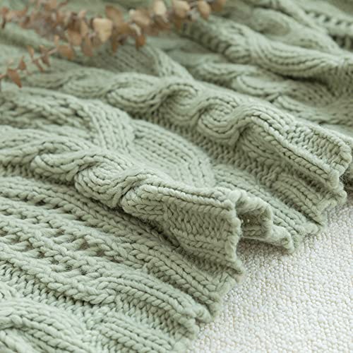 Amélie Home Sage Green Chunky Cable Knit Throw Blanket Fall Soft Cozy Farmhouse Throw Blankets for Couch Sofa Bedroom 50 x 60