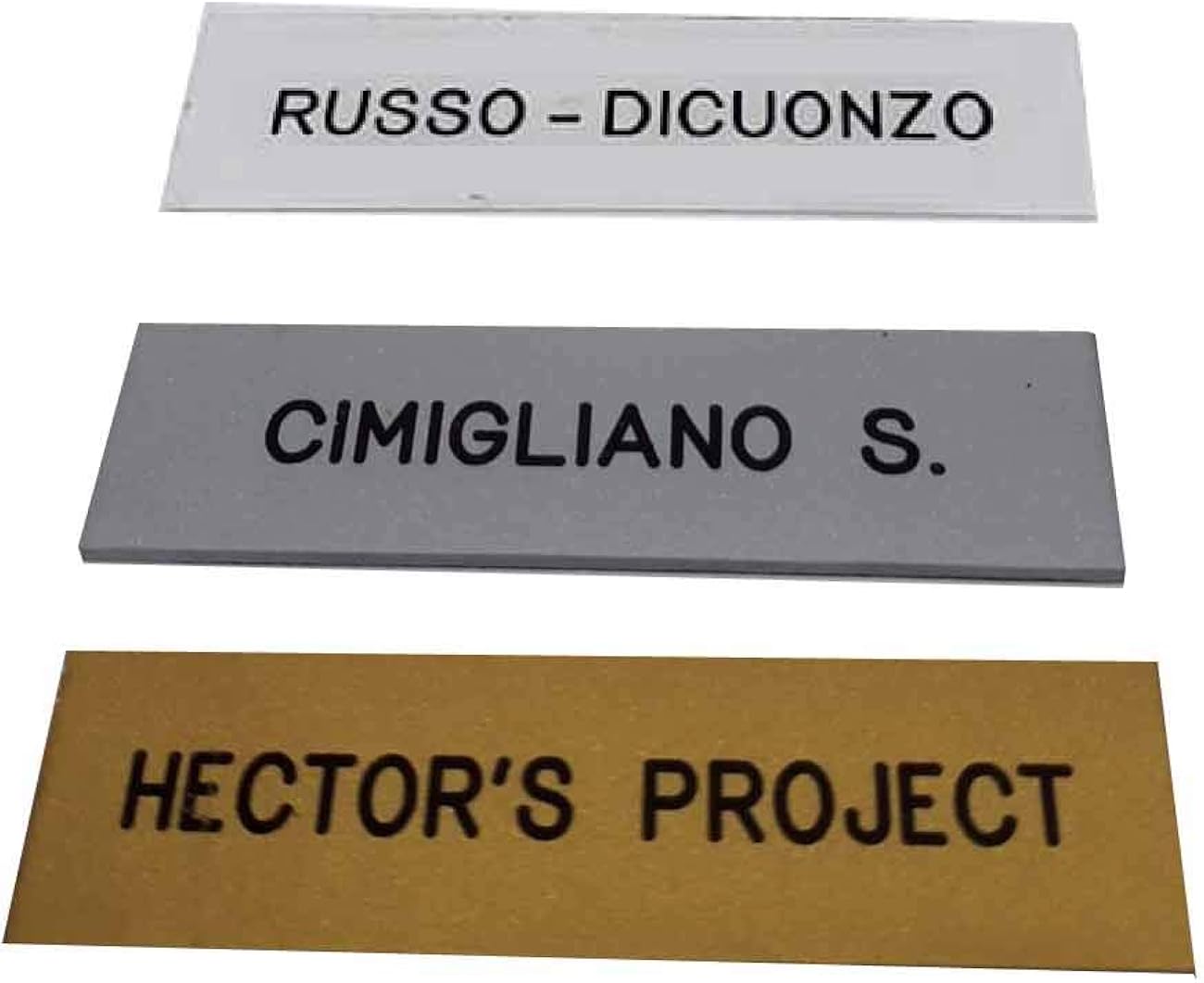 TARGA citofono 1 rigo, 1,5x5,5 cm spesso 1mm circa PLASTICA. scegli colori INCISIONE COMPRESA stampatello FUORIPORTA imitazione targhetta ottone 1 portachiavi corni (1 rigo