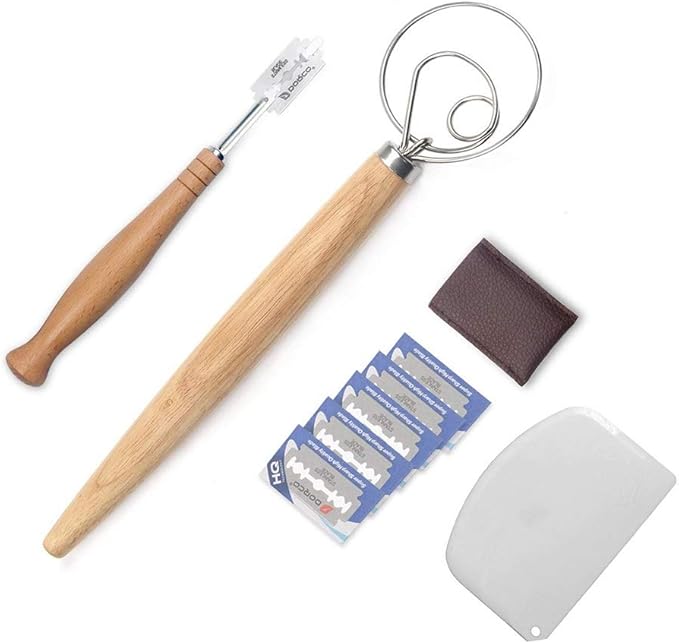 Amazon De Brotlame Teigschaber Und Danischer Teig Schneebesen Set Mit 5 Ersatzklingen Und Leder Schutzhulle Edelstahl Werkzeug Fur Geback Backen Kuchen Dessert Saugteig Pizza