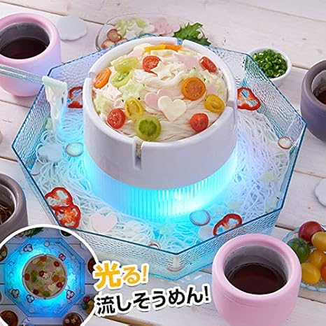 Amazon 夏に最高 ひんやりそうめん ドウシシャ 流しそうめん機 光るひんやりそうめん Ledライト内臓 乾電池式 そうめん流し 流しそうめん器 そば うどん用具 オンライン通販