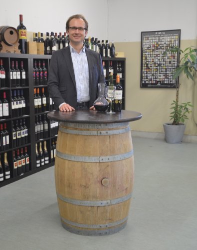 Temesso Dekofass, Stehtisch aus echtem Weinfass, Gartentisch mit Tischplatte nussbaumfarben lackiert D80 cm - Fass Natur unbehandelt – Bild 8